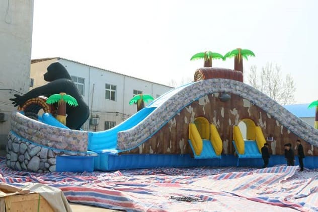 giant inflatable amusement water park